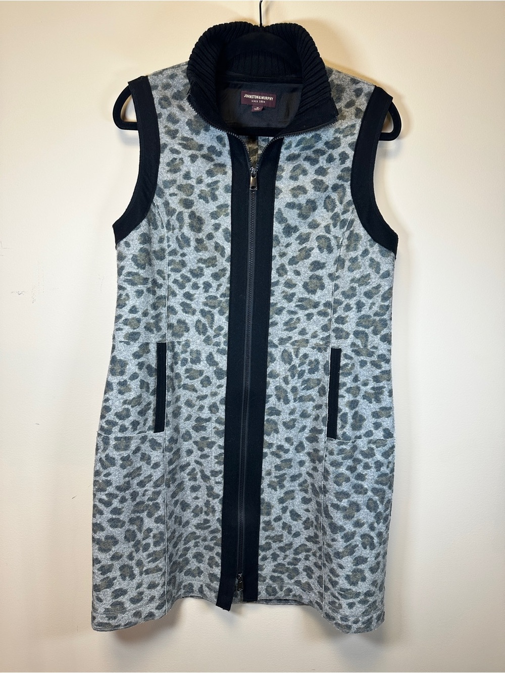 Johnston & Murphy Gray and Black Leopard Zip-Front Sleeveless Sweater Vest-Med